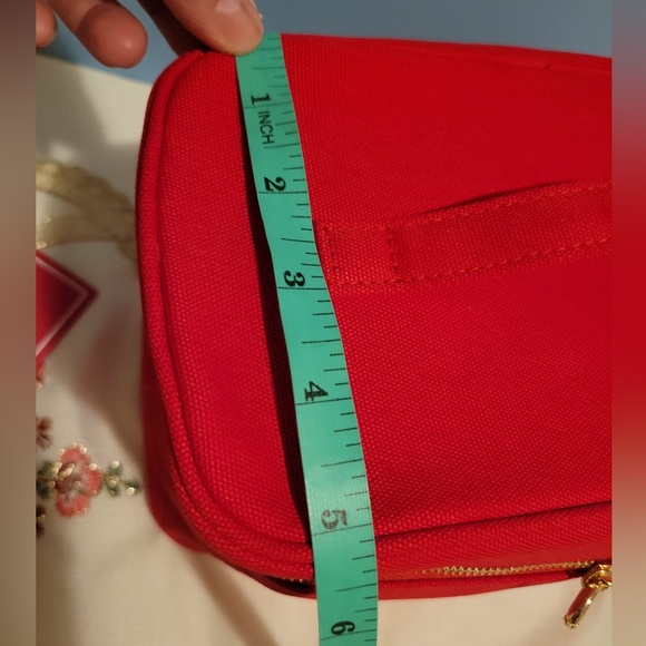 CAROLINA HERRERA BIG MAKE UP BAG - Picture 8 of 9